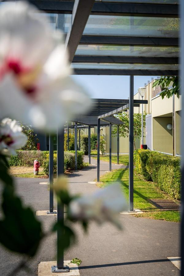 Hotel Libera Caen Colombelles Exteriör bild